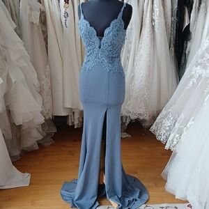 Elegant Scalloped Lace Bodice Blue Evening Dress